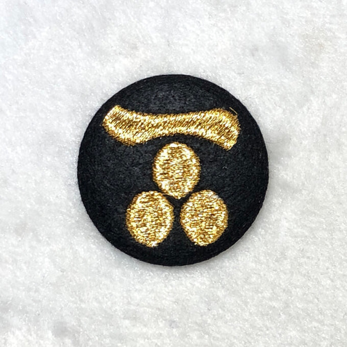 ☆刺繍缶バッジ 家紋☆ 大江広元（一文字三星） ピンバッチ studio