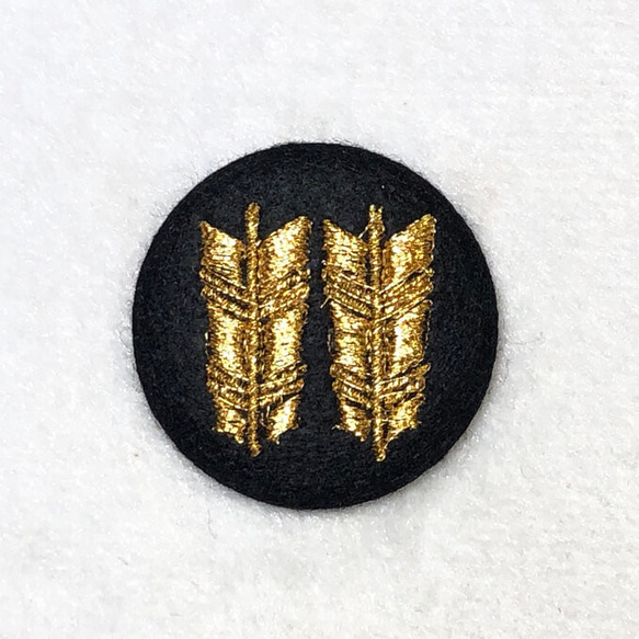 ☆刺繍缶バッジ 家紋☆ 梶原景時（並び矢） ピンバッチ studio