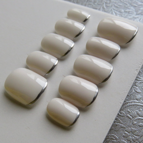 44))ネイルチップ 韓国ネイル シンプル フレンチガーリー ホワイト シルバー 44))ネイルチップ 韓国ネイル シンプル フレンチガーリー ホワイト