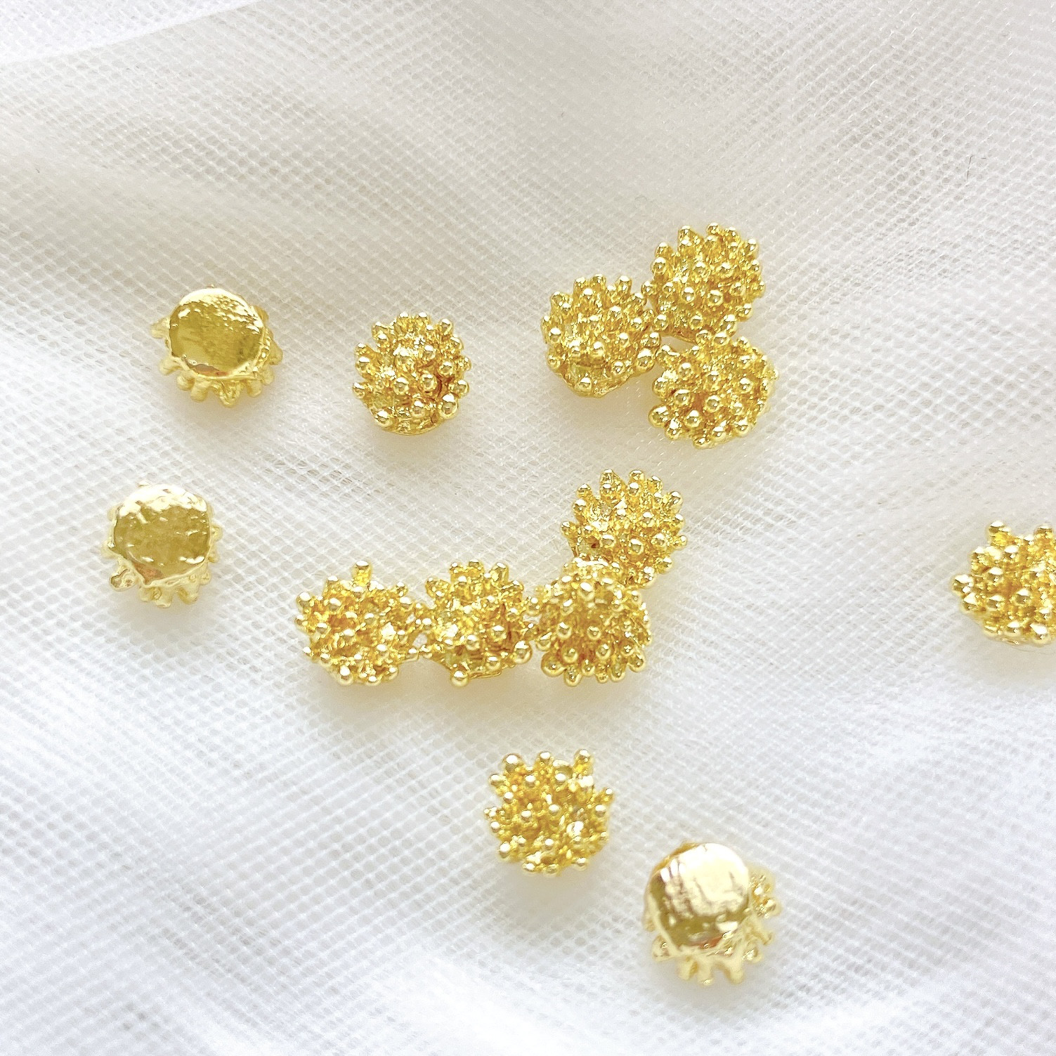 8pcs】小さな花芯 フラワーカボション デコパーツ 約6mm ゴールド 