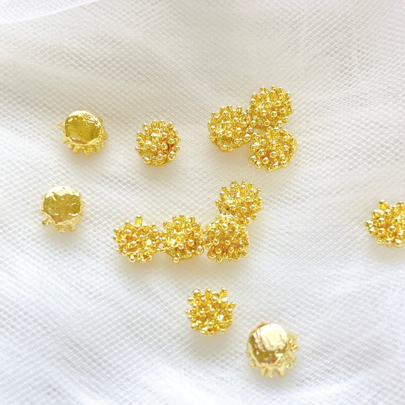 8pcs】小さな花芯 フラワーカボション デコパーツ 約6mm ゴールド