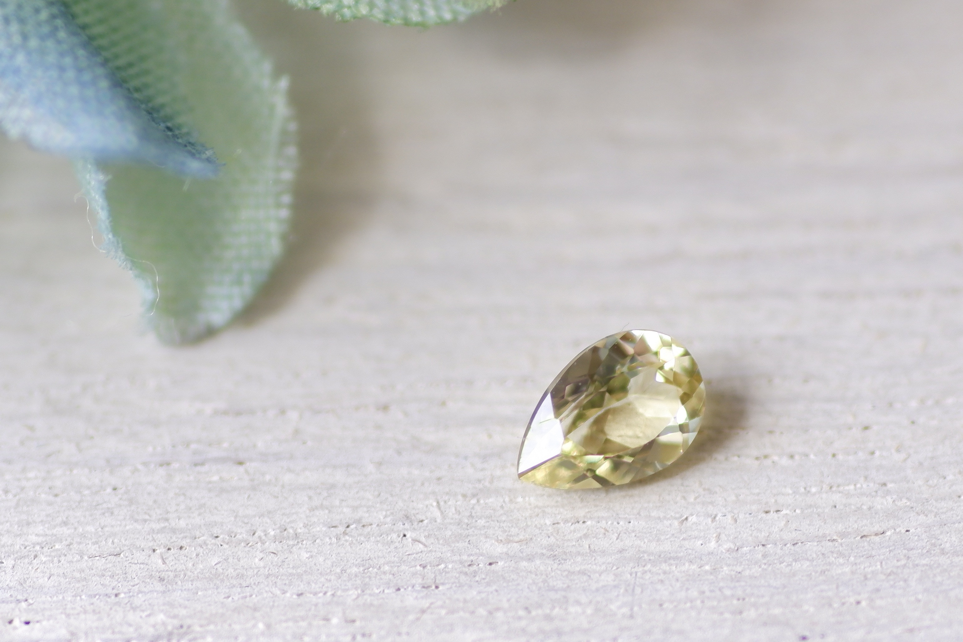 マリ・ガーネット＊ペアシェイプ・カット＊0.28ct＊5.0×3.3mm＊GT-006