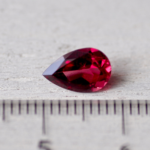ロードライト・ガーネット＊ペアシェイプ・カット＊1.25ct＊8.6×5.7mm