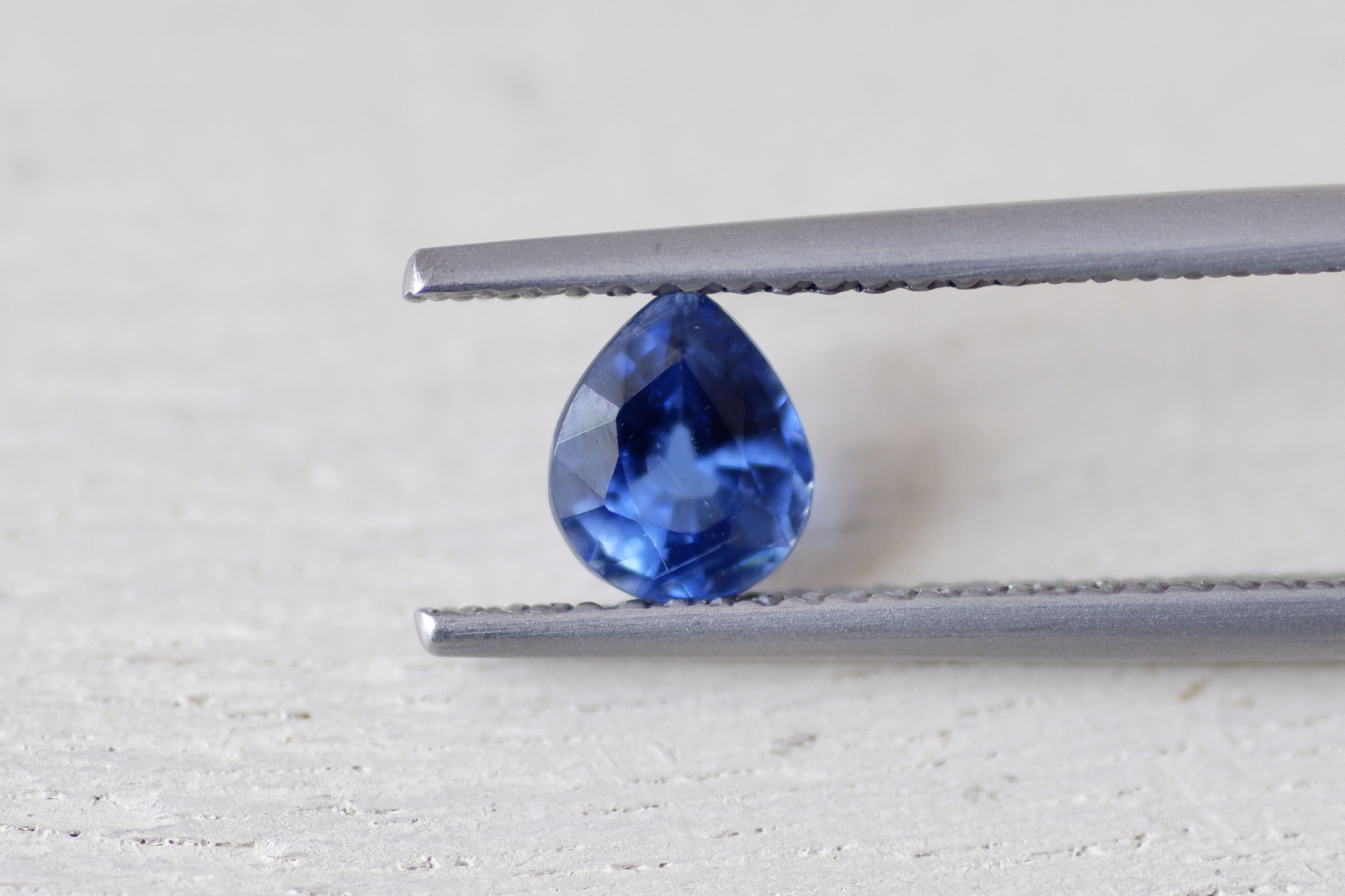 カイヤナイト＊ペアシェイプ・カット＊0.70ct＊5.8×5.0mm＊KY-007