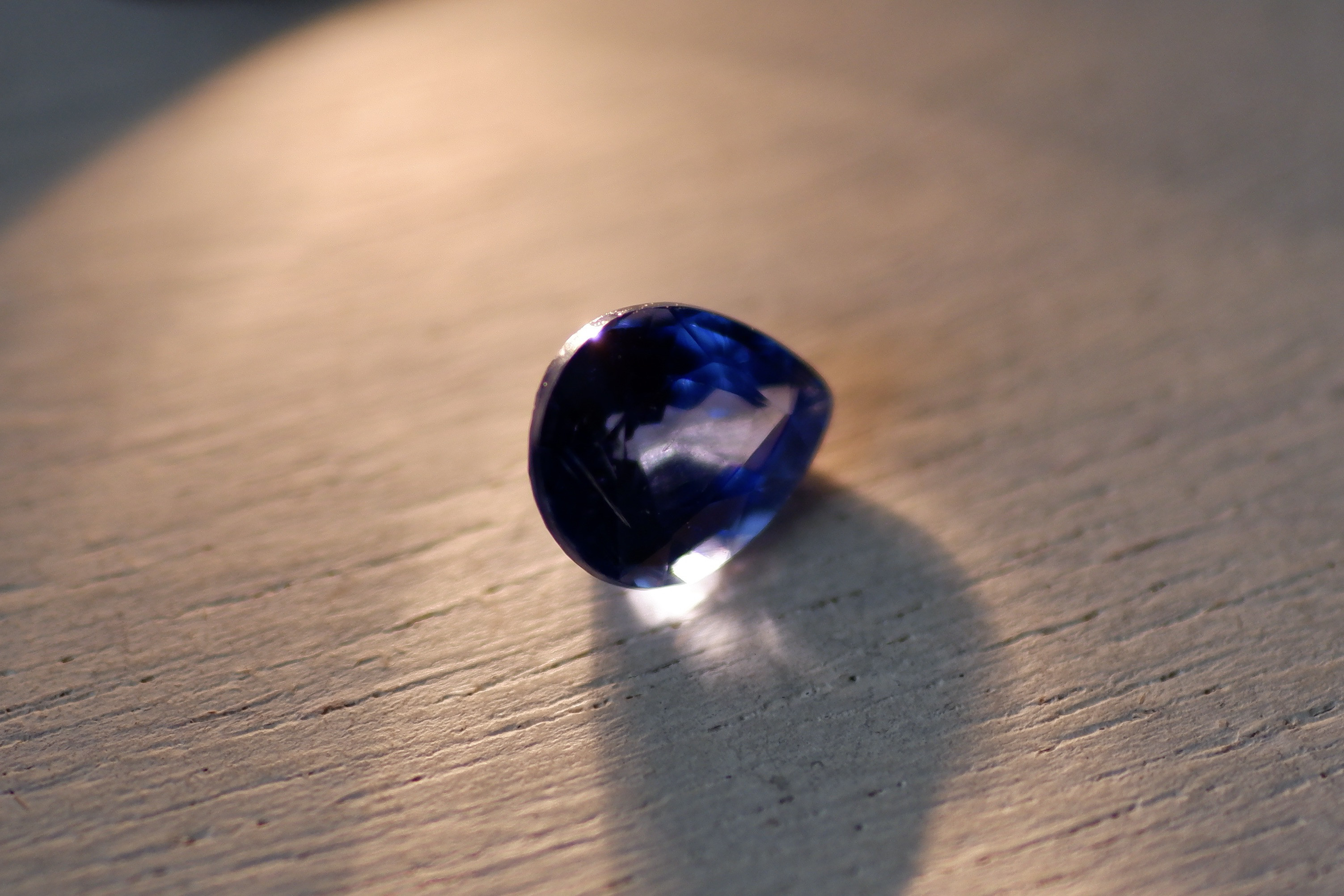 カイヤナイト＊ペアシェイプ・カット＊0.70ct＊5.8×5.0mm＊KY-007
