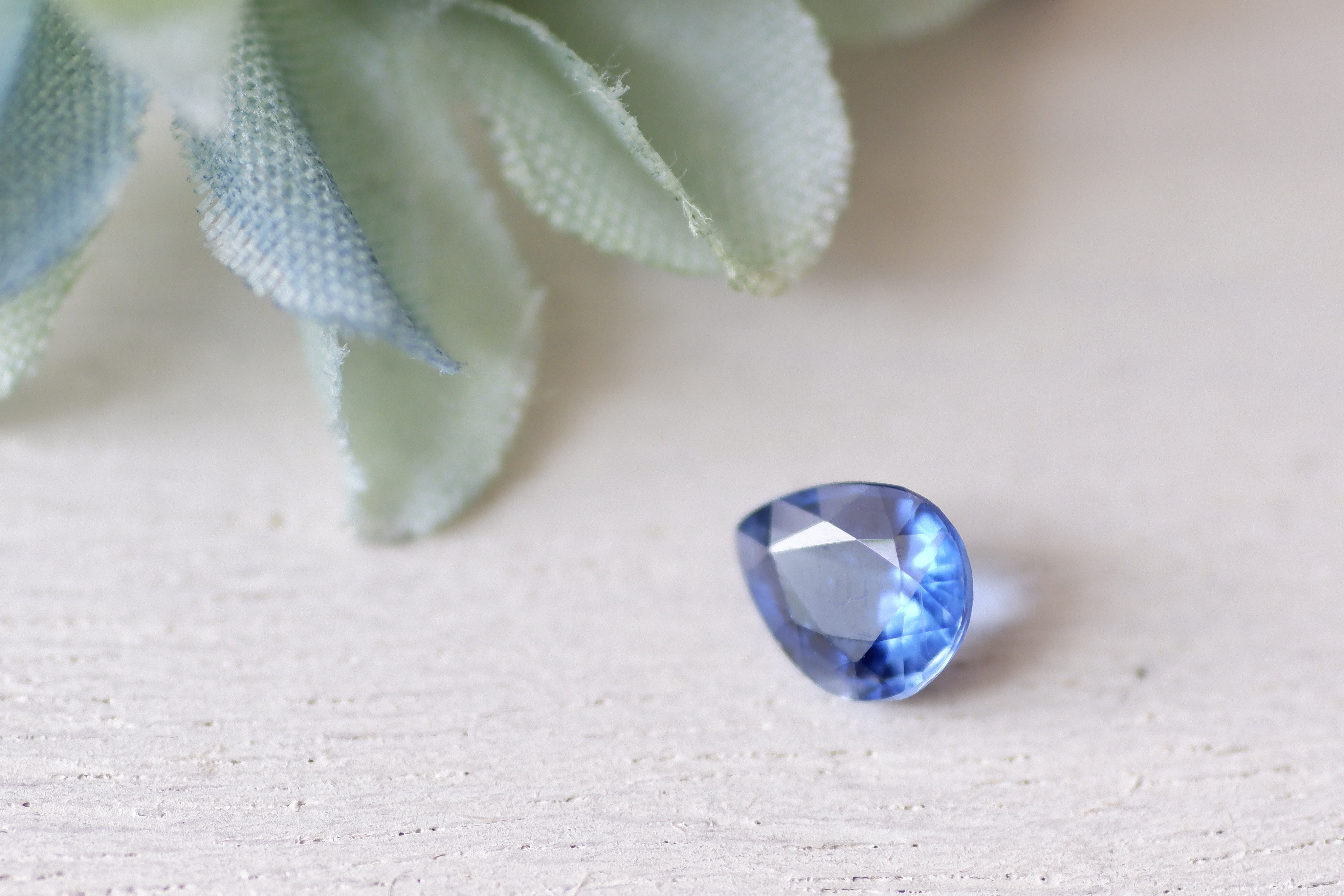 カイヤナイト＊ペアシェイプ・カット＊0.70ct＊5.8×5.0mm＊KY-007