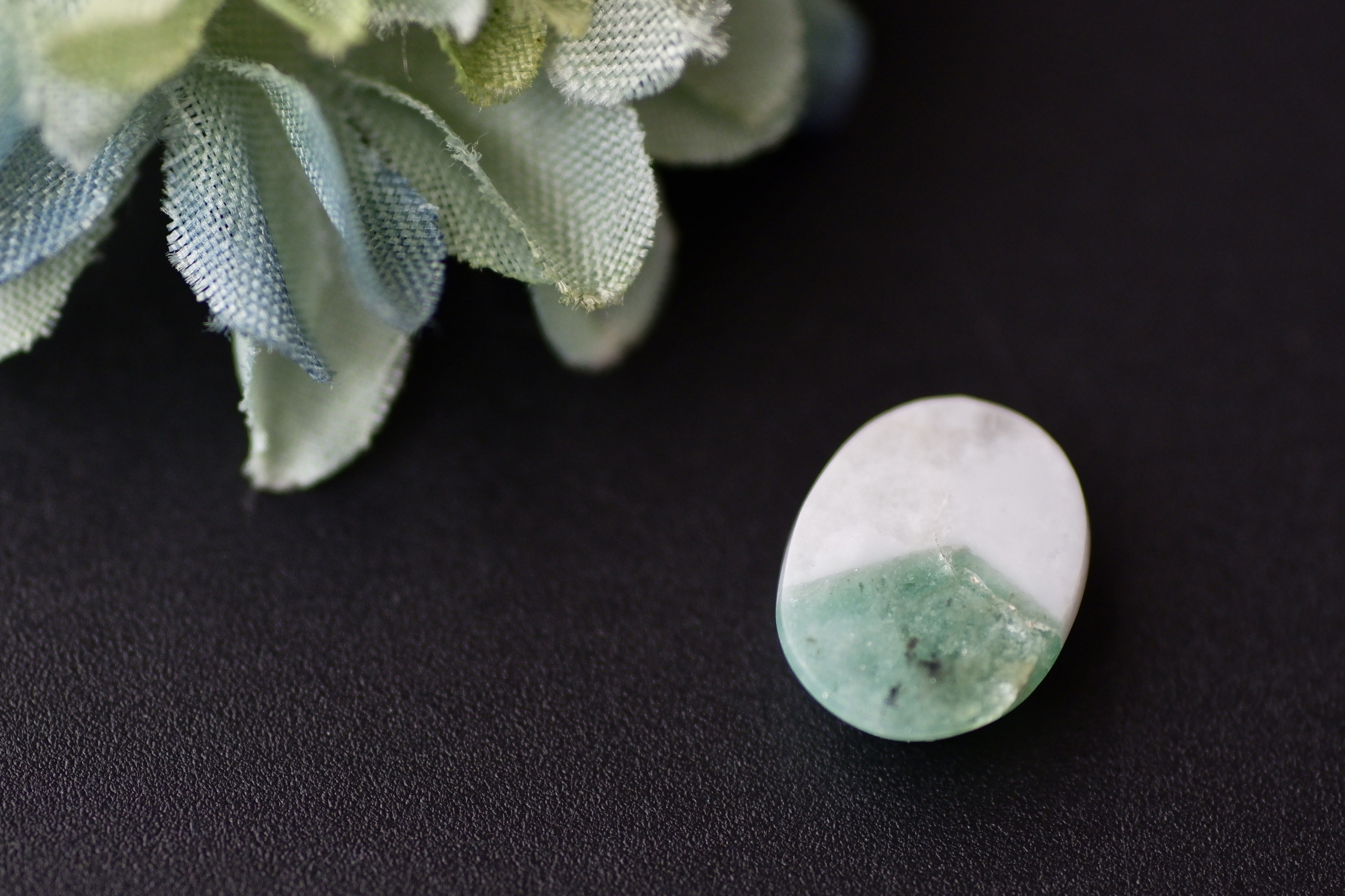 エメラルド・イン・クォーツ＊オーバル・バフトップ・カット＊3.64ct＊11.7×9.0mm＊IQU-003