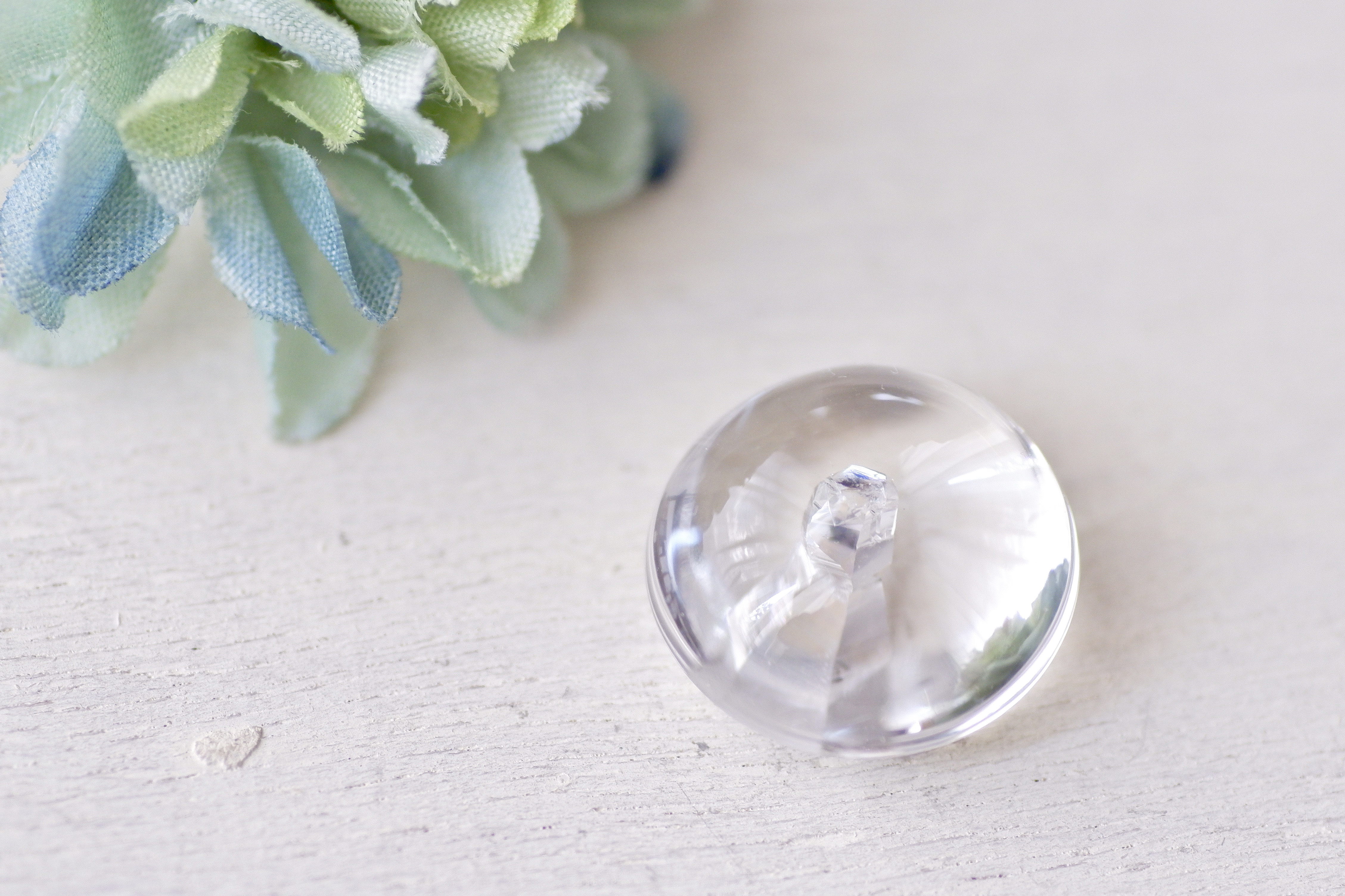 クォーツ・イン・クォーツ＊ラウンド・カボション・カット＊23.63ct＊18.4mm＊IQU-036