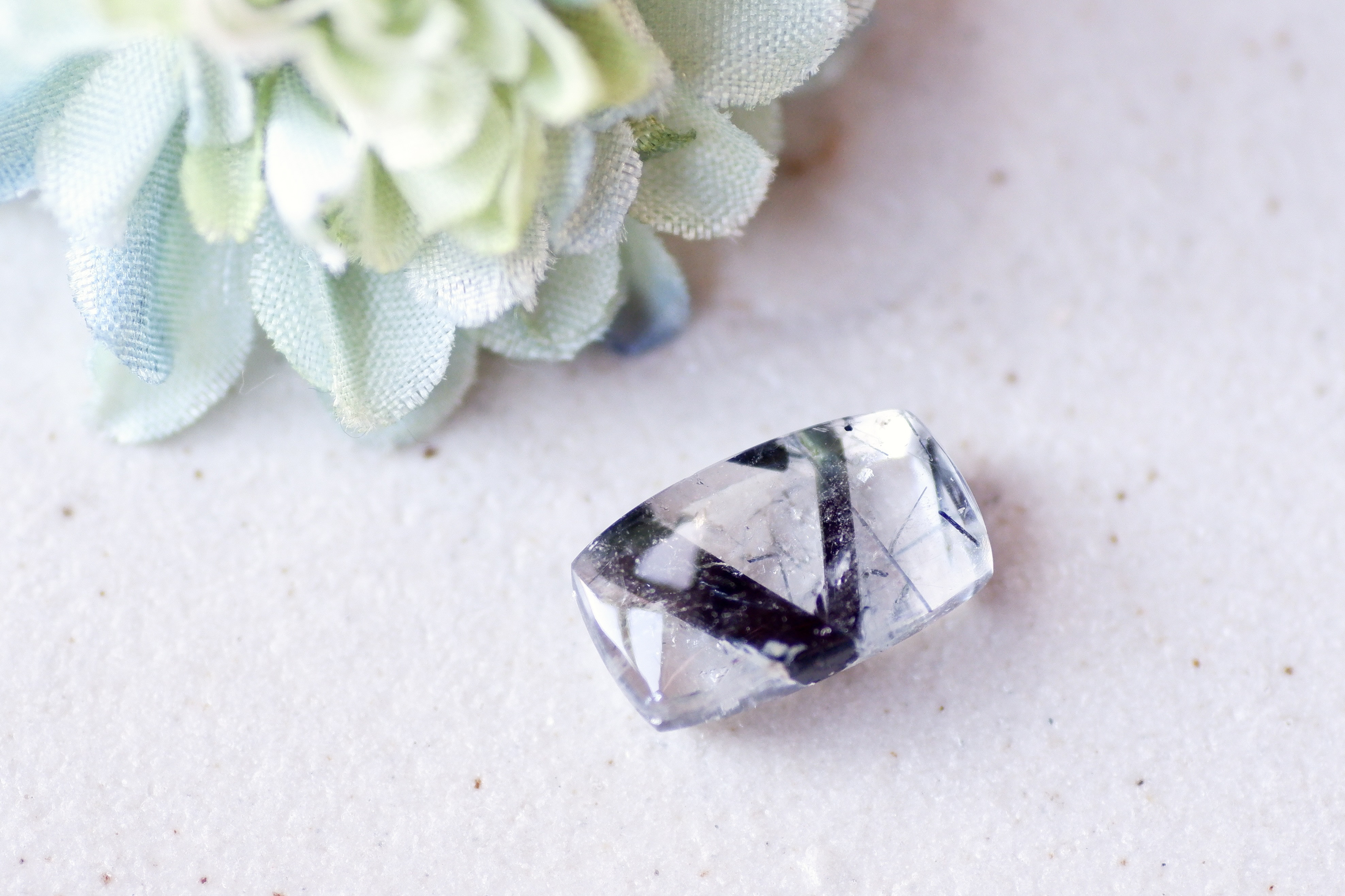 トルマリン・イン・クォーツ＊クッション・バフトップ・カット＊7.73ct＊15.0×8.8mm＊IQU-007