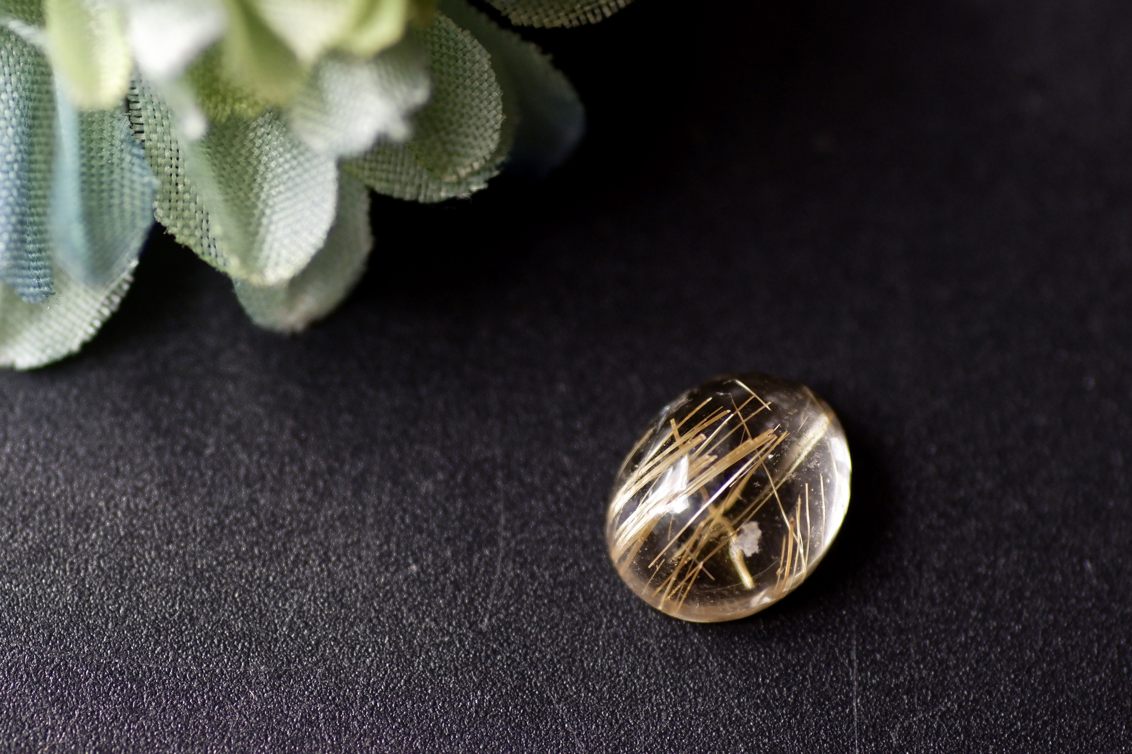 ルチル・クォーツ＊オーバル・カボション・カット＊3.00ct＊9.9×8.1mm＊IQR-023