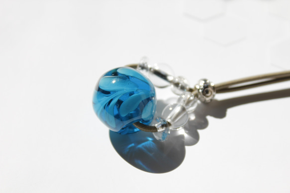 蜻蛉玉の革紐ネックレス〈ー揺らめく波ー〉〈2023-05〉 2枚目の画像