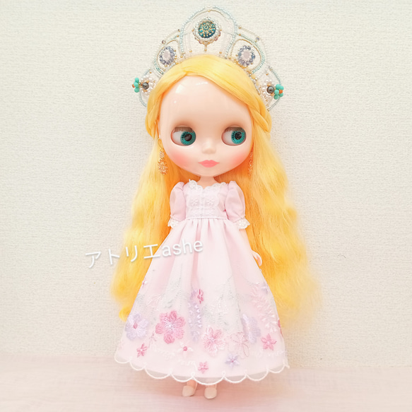 グリコおまけ　昭和　レトロ　パピーちゃん(花嫁さん　レースのドレス) グリコおまけ 昭和 レトロ パピーちゃん(花嫁さん レースのドレス