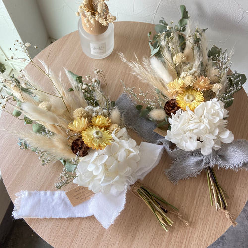 ハルスモークツリーと白い紫陽花とパンパスグラスのドライフラワースワッグ ハルスモークツリーと白い紫陽花とパンパスグラスのドライ