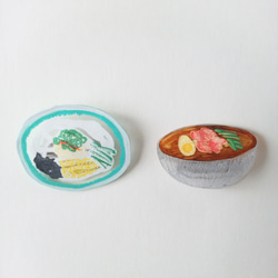 韓国冷麺　ブローチ　手描き　一点もの 3枚目の画像