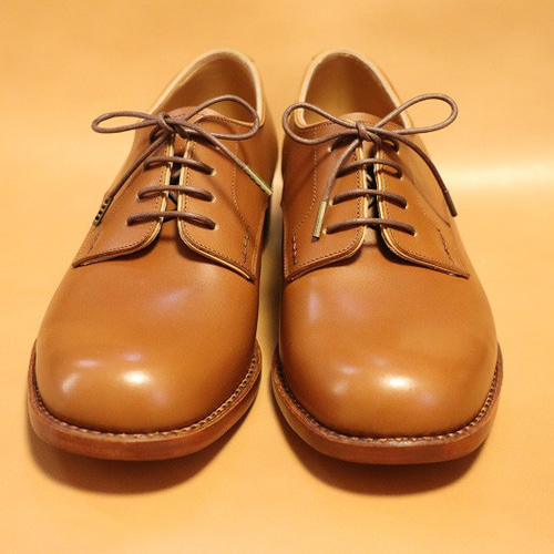 プレーントウのマニッシュタイプのレディースシューズ（ブラウン