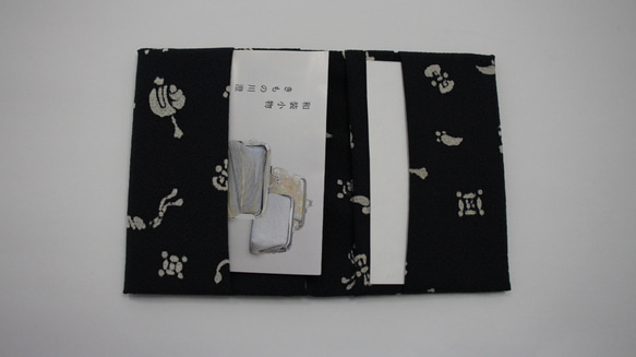 着物地のカードケース（黒地に白の紋様） 4枚目の画像