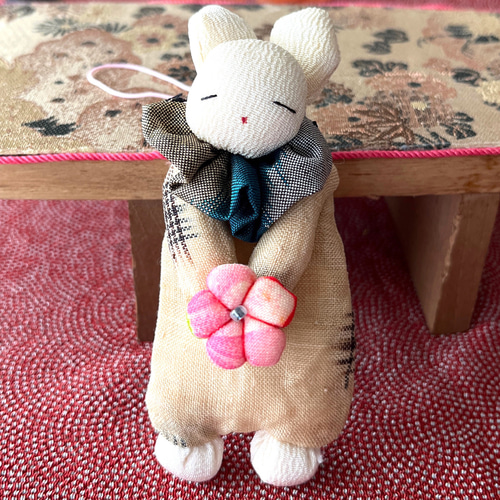 うさぎブローチ 古布ブローチ ストラップ うさぎ 正絹 ちりめん 和布