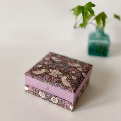 【再々販】優しいピンク色のメガネケース／ウィリアムモリス／カルトナージュ 再々販】優しいピンク色のメガネケース／ウィリアムモリス