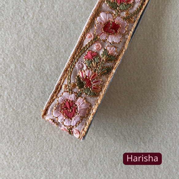 【持ちやすくて可愛いお手元】インド刺繍のスマホストラップ☆Harisha＆Aditi／ハンドストラップ・携帯ストラップ 7枚目の画像
