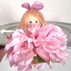 花のドレスを着た人形ポーリンベル　カタリーヌフラワー抗菌消臭抗ウイルス効果の花　 1枚目の画像