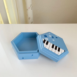 【国産木材】ピアノ鍵盤模様の小物入れ♡ブルー　　トールペイント　ピアノ雑貨 2枚目の画像