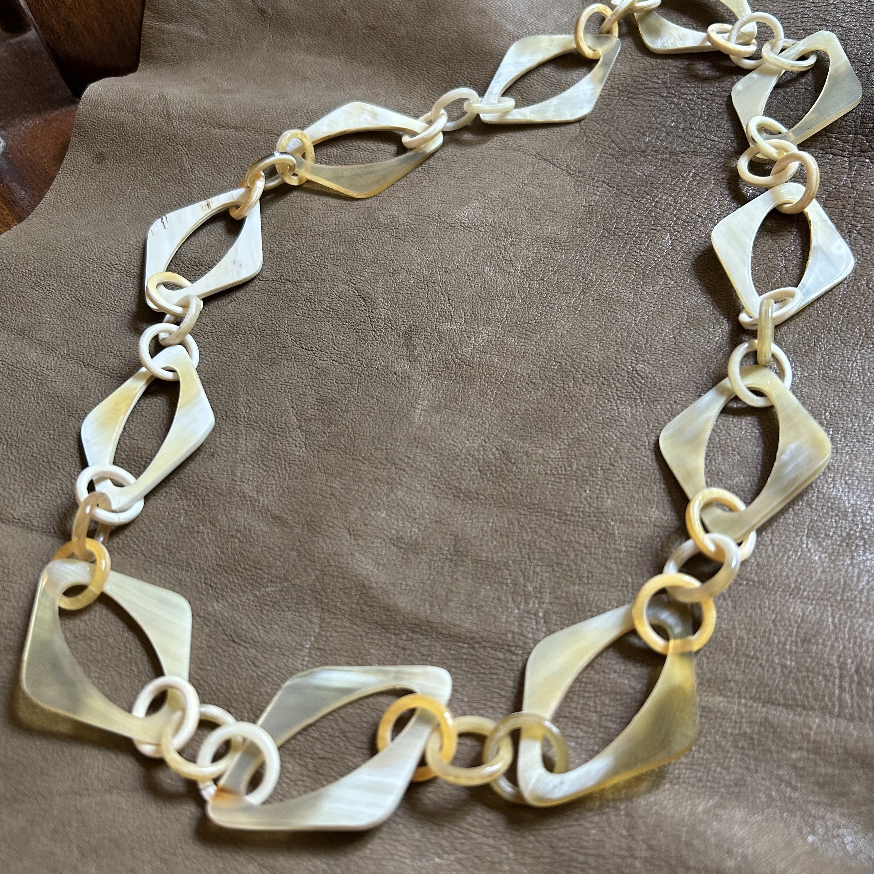 バッファローホーン　ネックレス　オフホワイト　水牛