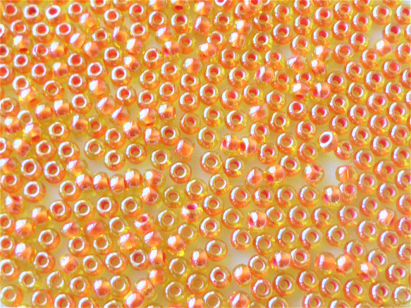 10g 11/0 2ｍｍ　黄色ピンクオレンジ　PRECIOSAチェコシードビーズ 4枚目の画像