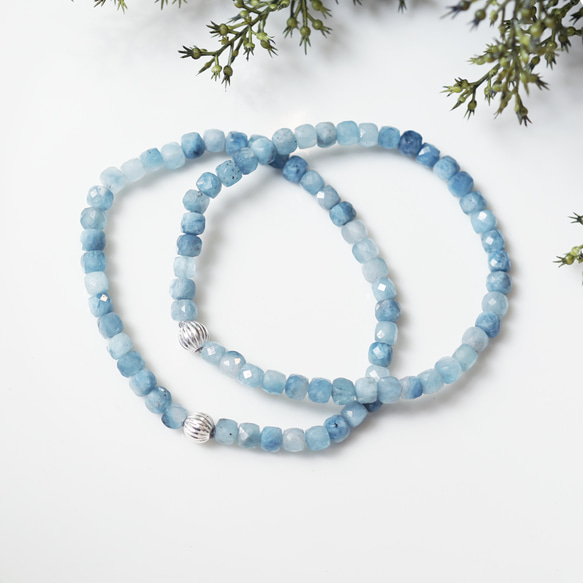 男女皆宜的深藍色海藍寶石串珠手鍊 - Adolfo 第10張的照片