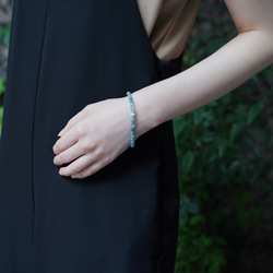 男女皆宜的深藍色海藍寶石串珠手鍊 - Adolfo 第3張的照片