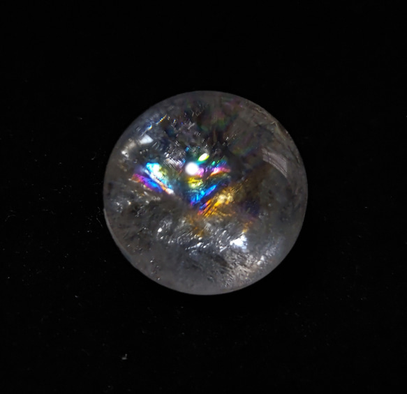 レインボー水晶 スフィア35.7mm 62.4g(70) 4枚目の画像