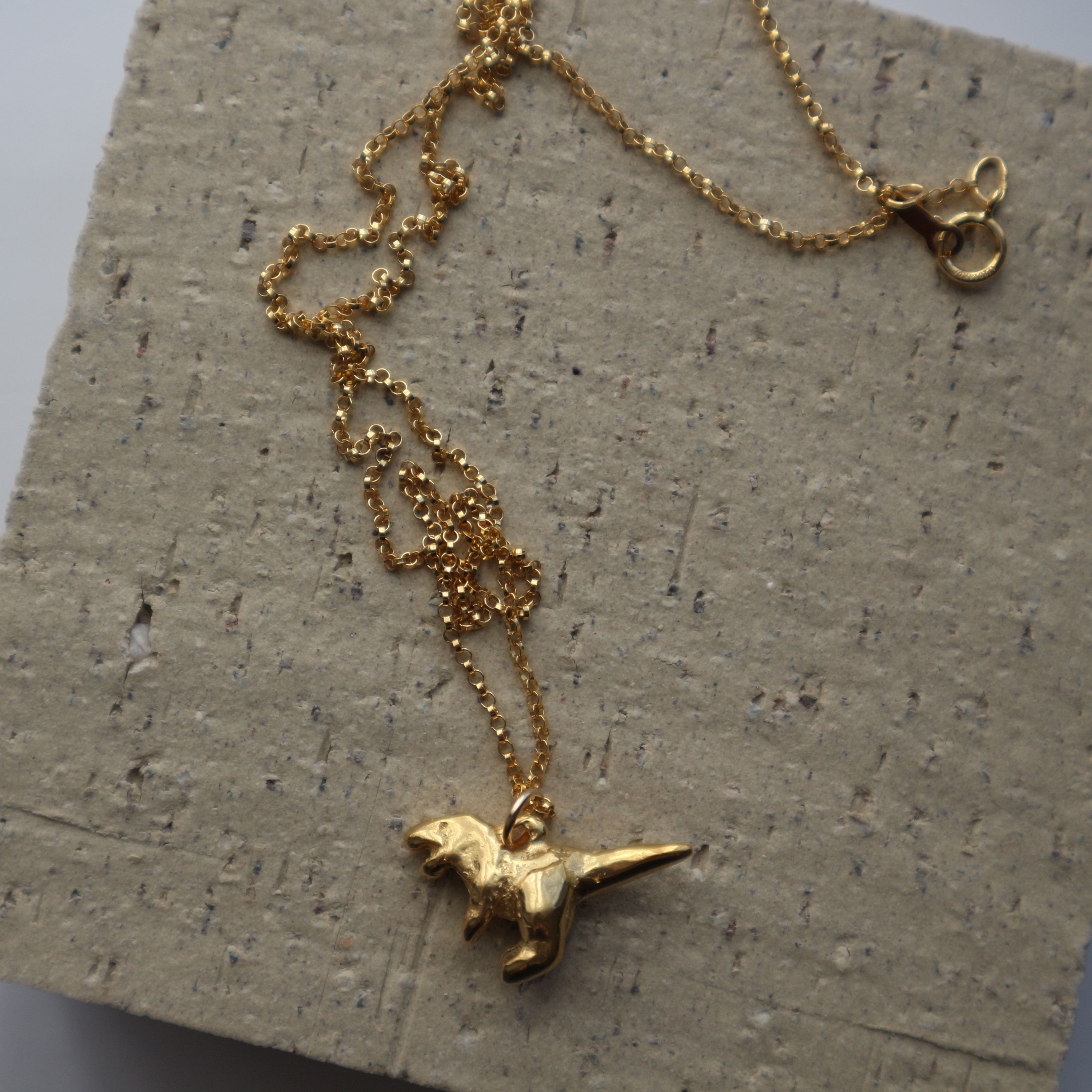 ジュラ紀より愛を込めて～恐竜のネックレス～