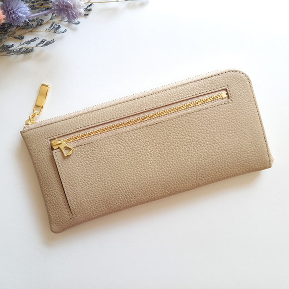 24枚もカードが入るスリム長財布(ライトベージュ)大容量なのに軽くて