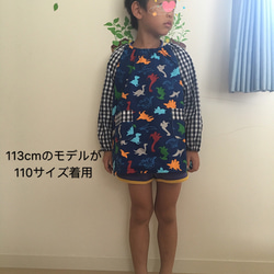 90-130cm キュートパッチワーク☆キッズスモック☆掛け紐付き　ループ　可愛い　リボンポケット 10枚目の画像