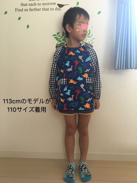 90-130cm キュートパッチワーク☆キッズスモック☆掛け紐付き　ループ　可愛い　リボンポケット 10枚目の画像