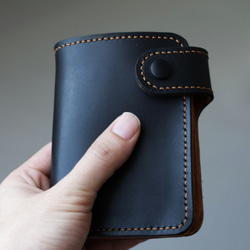新作 コンパクト財布　シンプル二つ折り財布　小さくても驚きの使い勝手と収納力！ 2枚目の画像
