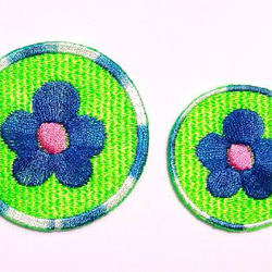 輝く花 中サイズ グリーン ワッペン 刺繍 アップリケ パッチ 可愛い かわいい カワイイ オリジナル 2枚目の画像