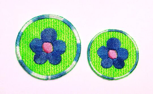 輝く花 中サイズ グリーン ワッペン 刺繍 アップリケ パッチ 可愛い かわいい カワイイ オリジナル 2枚目の画像