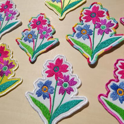 カラフルな花 小サイズ ワッペン 刺繍 アップリケ パッチ 可愛い カワイイ かわいい オリジナル 花束 花 9枚目の画像
