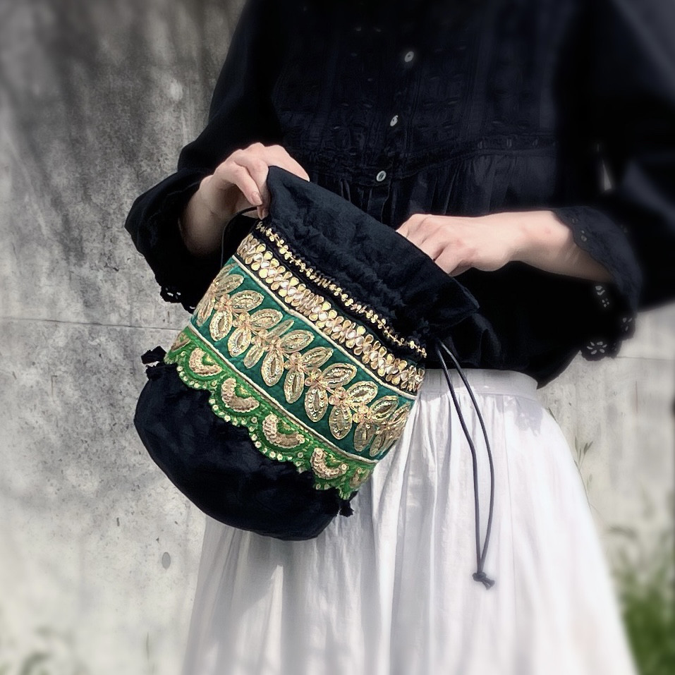 m*様 moro 巾着バッグ　グリーン　Mサイズ　インド刺繍 moro m*様 巾着バッグ　グリーン　Mサイズ　インド刺繍