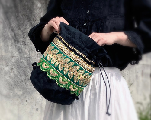 【予約】 Mサイズ✴︎インドブレード丸底巾着バッグ 刺繍 スパンコール 財布・ケース・小物入れ
