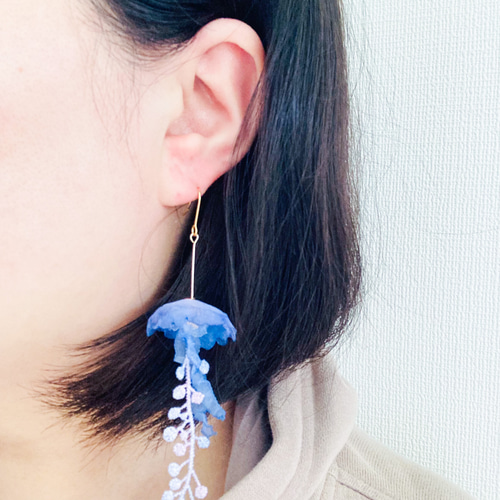 オーガンジーのクラゲピアス(purple & blue) ピアス（フック・チェーン