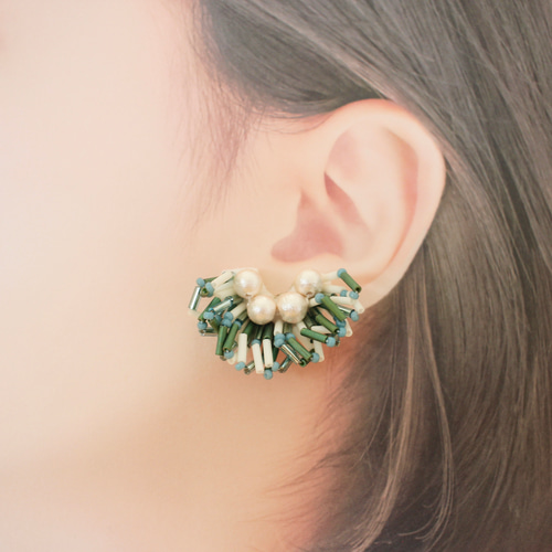 ビーズ刺繍　竹林 竹ビーズクリスタルビジュー刺繍ピアス(ミントグリーン) ／誕生