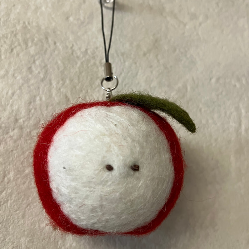 リンゴちゃんフェルトチャーム ぶら下げ用ストラップ付き 羊毛