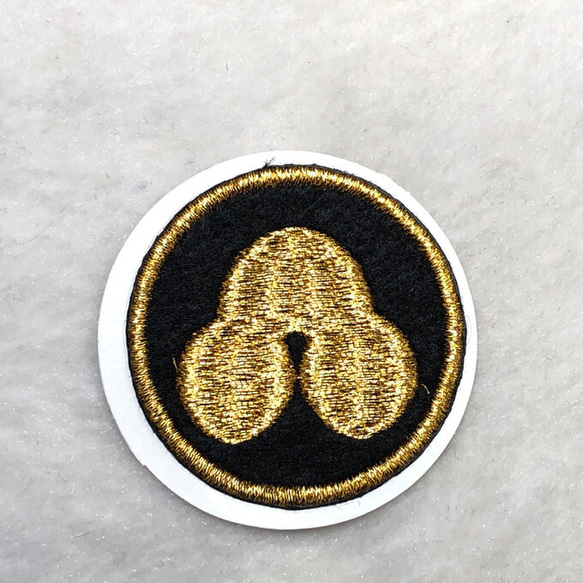 ☆家紋刺繍ワッペン☆金色 約50mm 八田知家（洲浜） その他