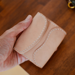緊湊的皮革錢包，隨著時間的推移而變化 由鞣製皮革製成 Shonan Ben 的超厚迷你錢包 可雕刻 第2張的照片
