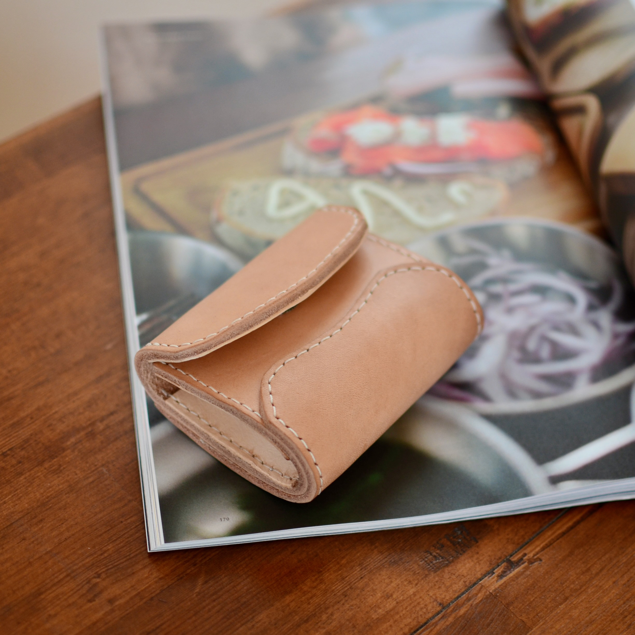 経年変化を楽しむ コンパクトレザーウォレット ヌメ革生成り