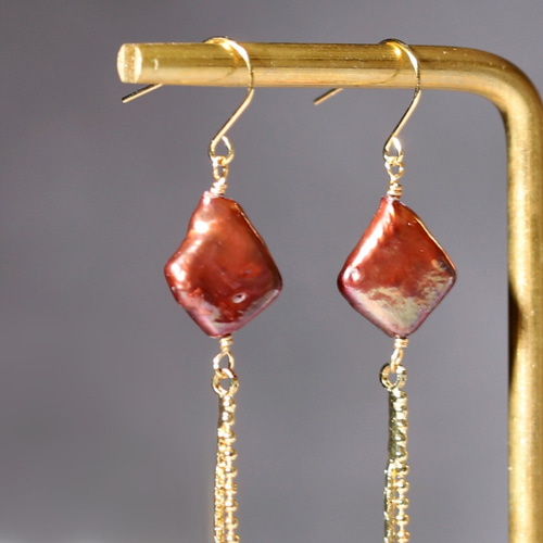 ダイヤケシパールロングピアス《レッド》赤ひし形◇秋冬◇金属
