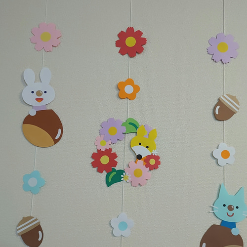 どうぶつと秋の吊るし飾り♪ 保育園 飾り 壁面 秋 その他アート