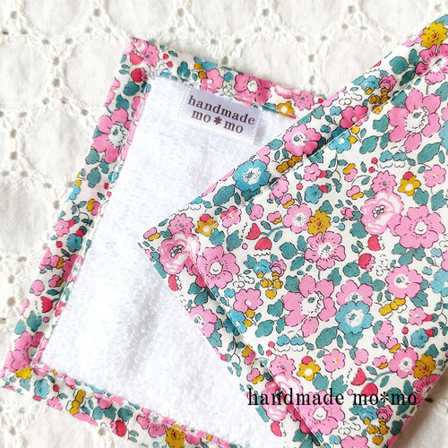 左側　リバティ　ハーフハンカチ☆ベッツィ 左側 リバティ ハーフハンカチ☆ベッツィ