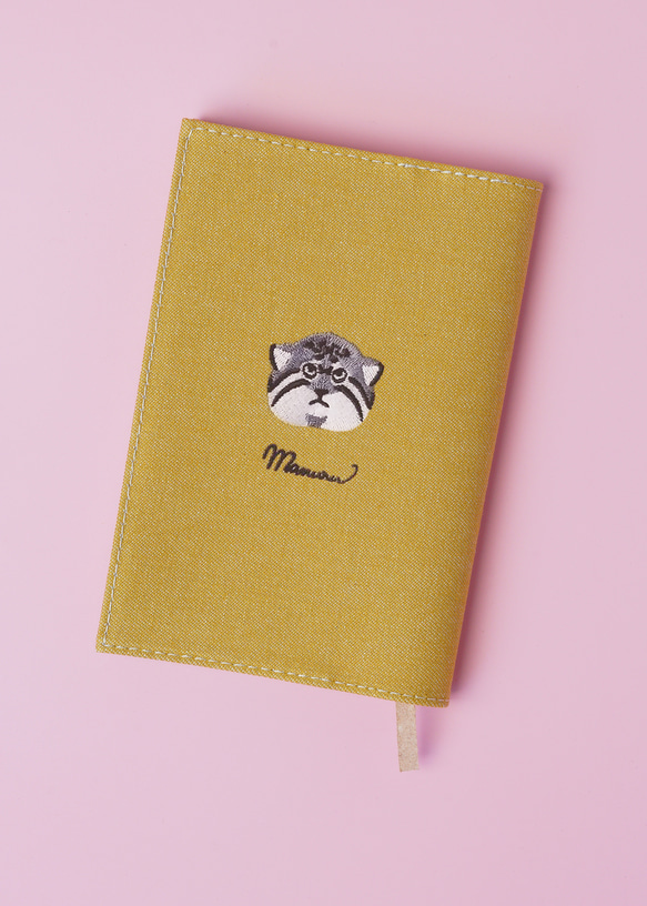 文庫サイズ ブックカバー 「マヌルネコ」刺繍 ブックカバー